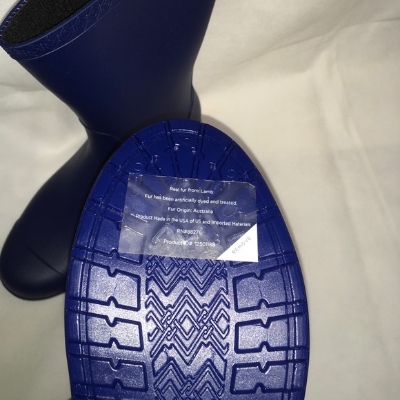 UGG Sienna Matte Rain Boots - Picture 11 of 16